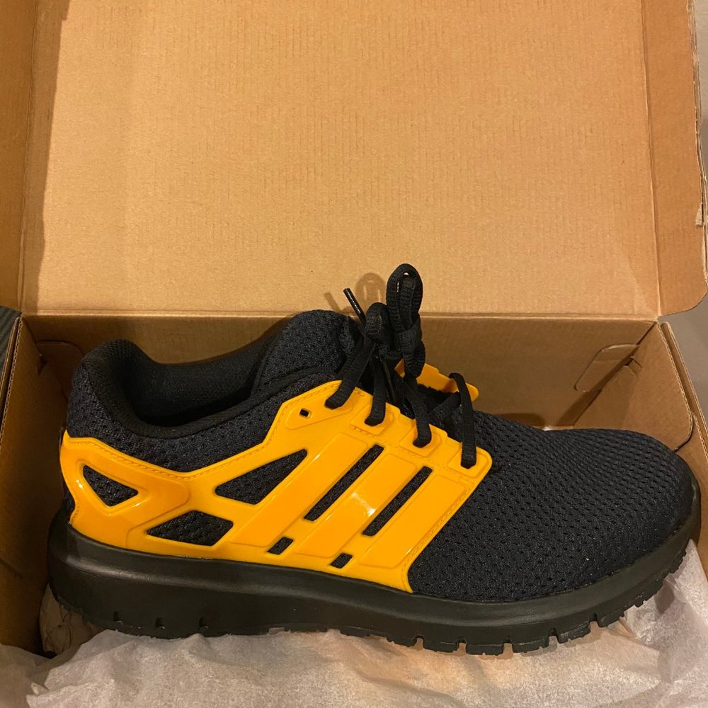 Brand New Adidas Mi Energy Cloud size 9